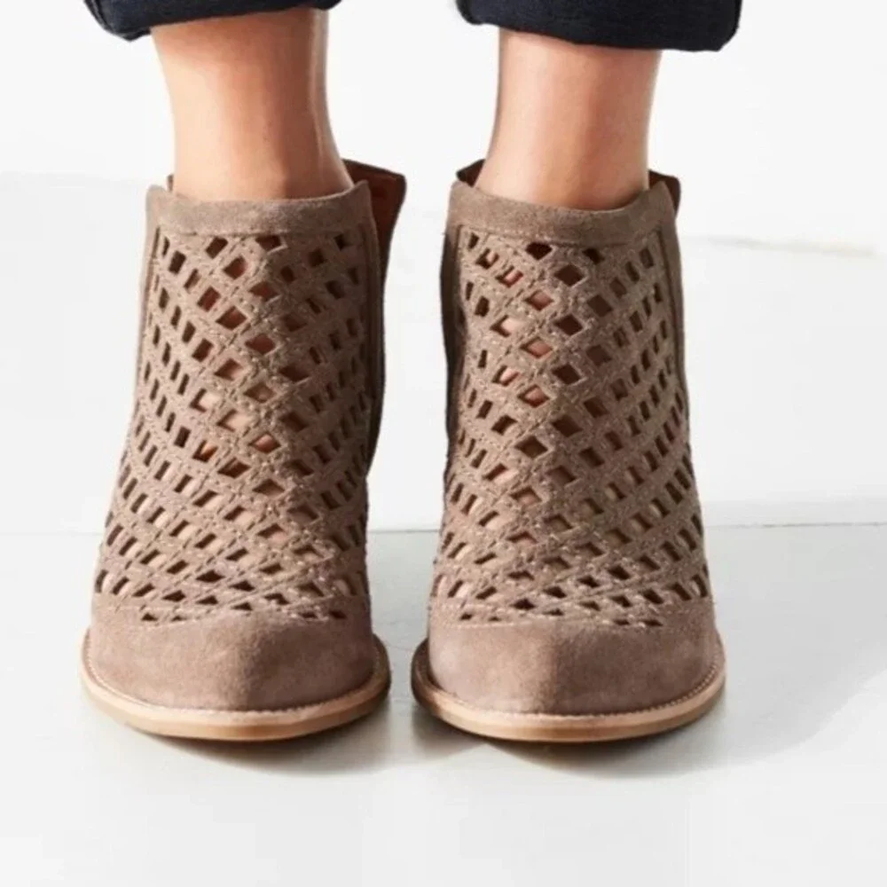 Jeffrey Campbell Taggart Ankle Booties in Taupe 6.5
